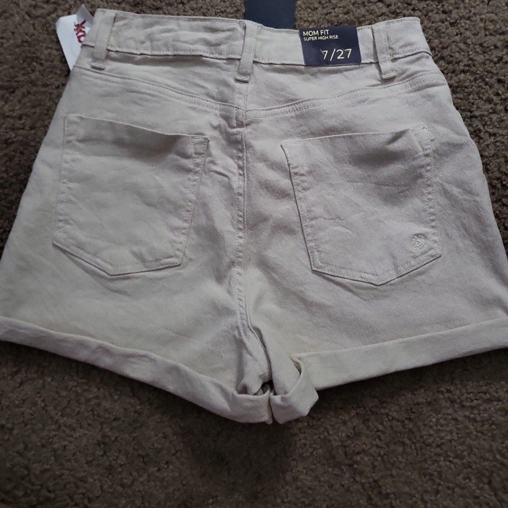 Shorts - Picture 2 of 3